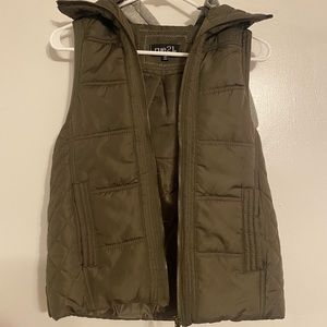 ♠️Rue21 Olive Puffer Vest w/ Detachable Hood